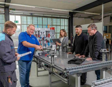 collaborazione team tecnologia certificata Riber Italia immagine